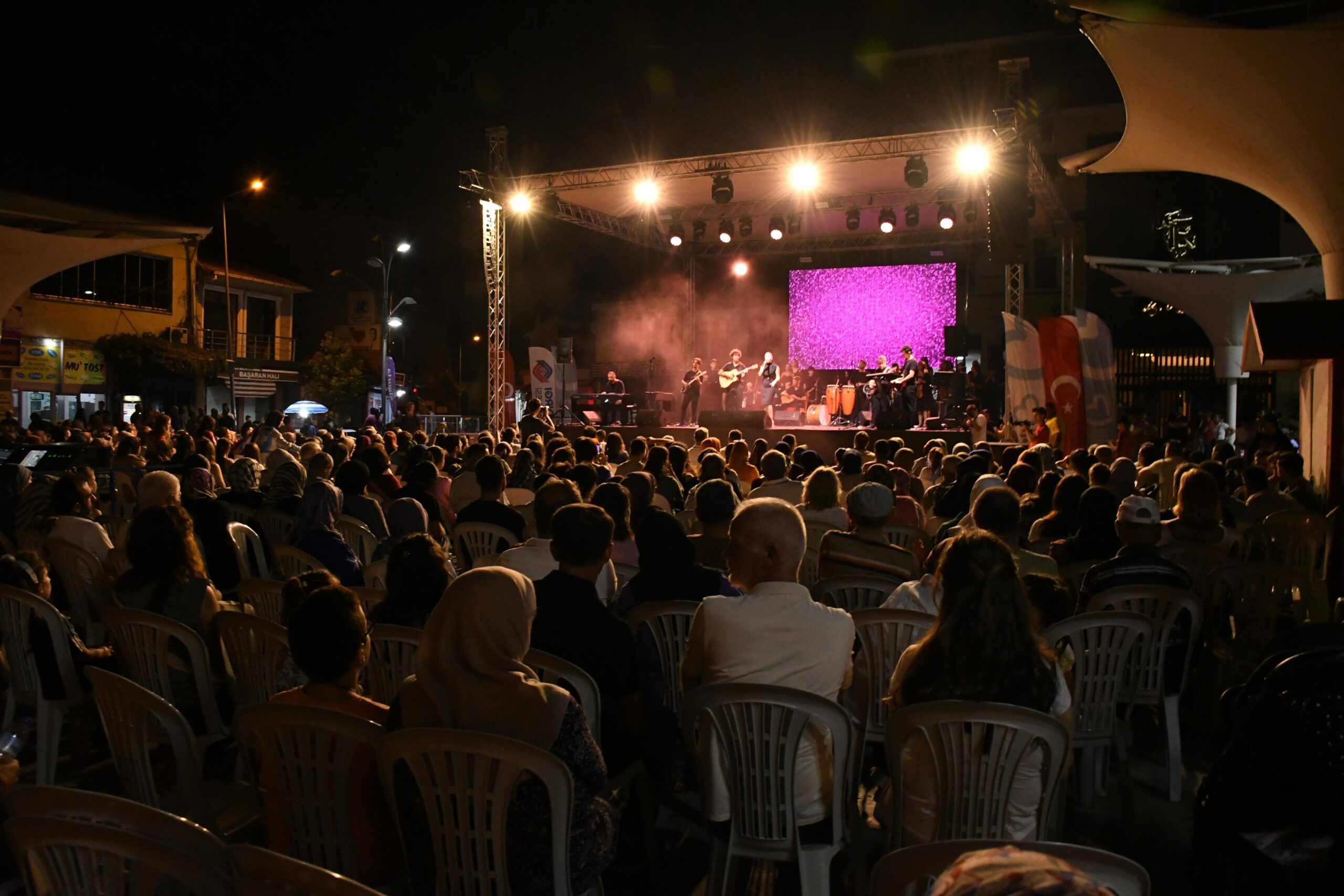 MOD10 Gençlik Orkestrası, Sındırgı’da konser verdi