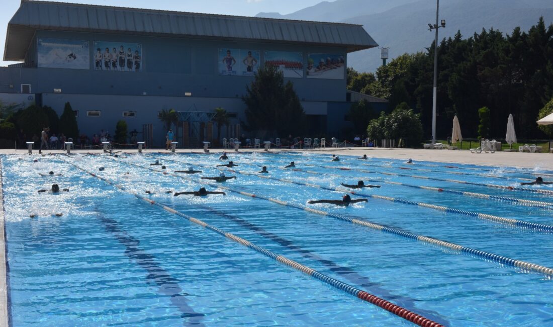 Yıldırım Belediye Başkanı Oktay Yılmaz, yaz spor okullarında yüzme branşında