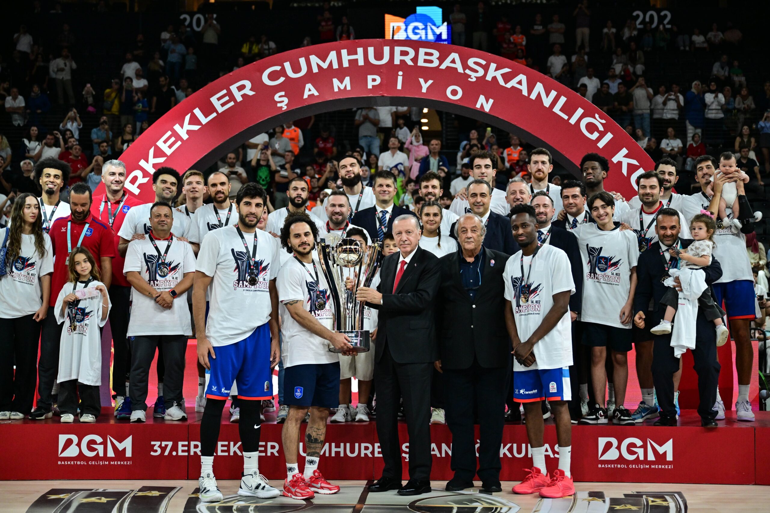 Cumhurbaşkanı Erdoğan, Anadolu Efes’i tebrik etti