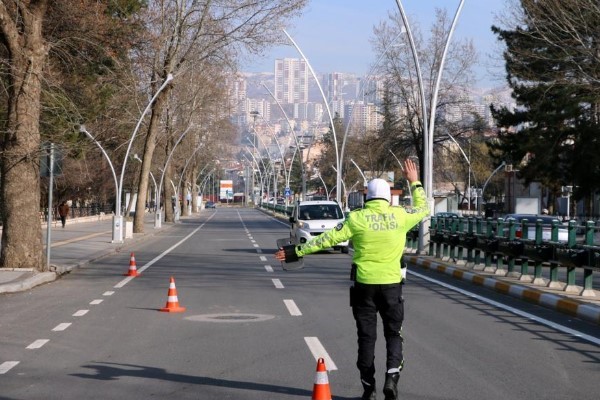 Emniyet ve jandarma trafik ekiplerince 2 milyon 667 bin 955 araç denetlendi