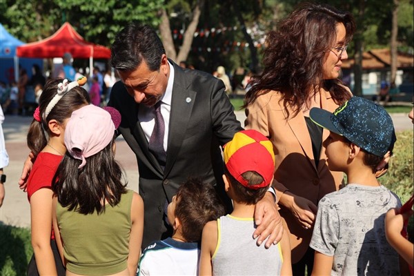 Muğla Büyükşehir Belediyesi öğrencilere ve ailelere destek olan eğitim yardımlarını