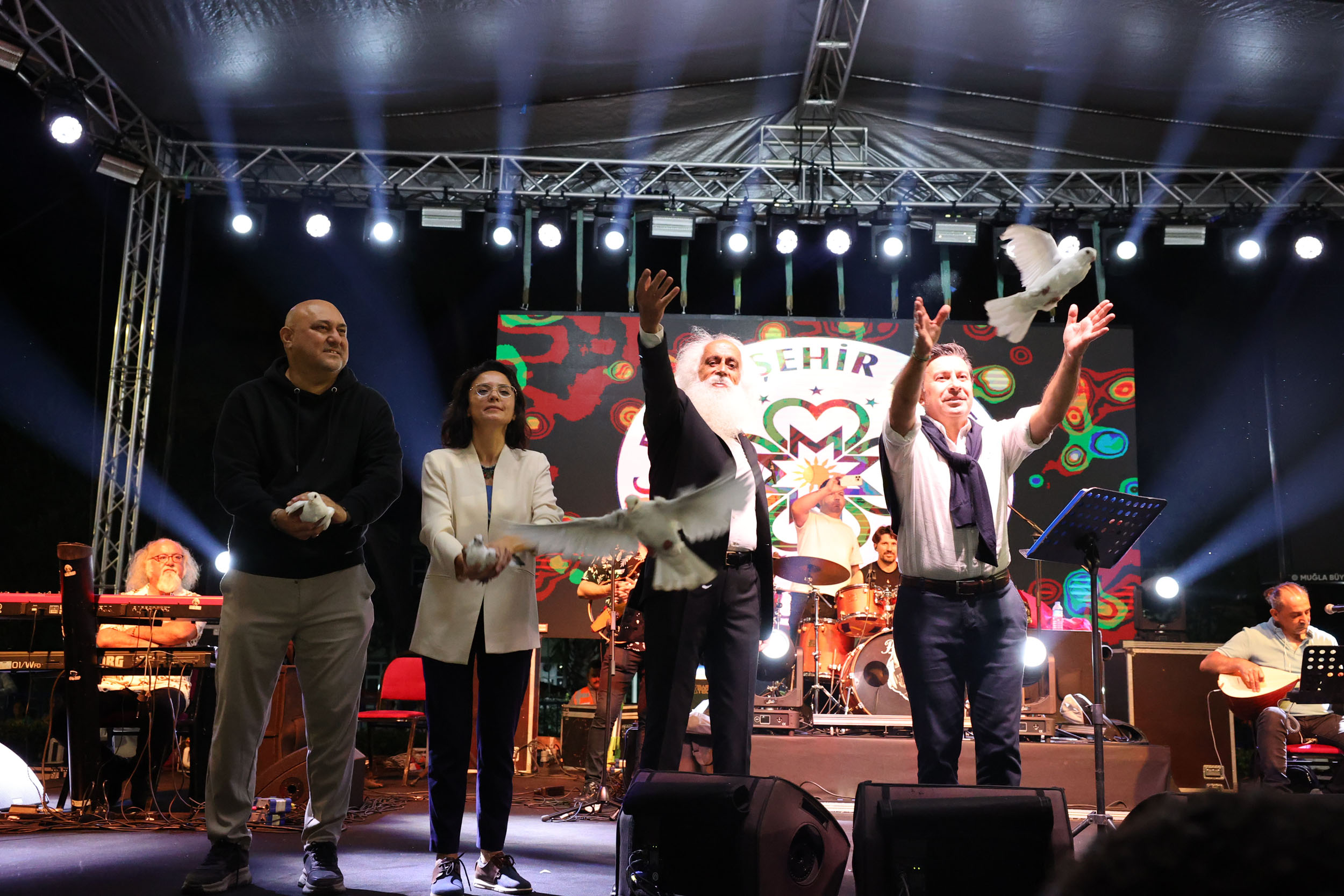 Muğla Büyükşehir Belediyesi 1 Eylül Dünya Barış Günü’nü Cumhuriyet Meydanı’nda