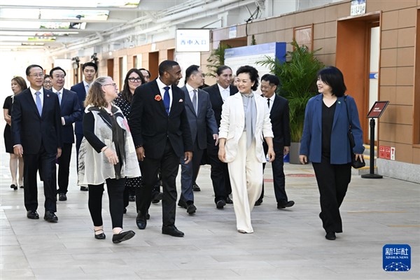 Çin Cumhurbaşkanı Xi Jinping’in eşi Peng Liyuan, dün Beijing 8.