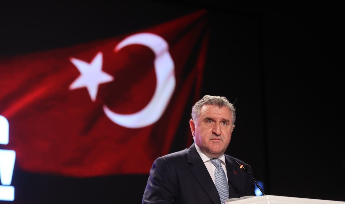 Gençlik ve Spor Bakanı Osman Aşkın Bak, "Gençlerle Sivil Anayasa