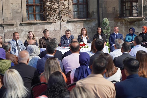 Başkan Büyükkılıç, Bakan Tekin ile Öğretmenler Odası Buluşması Programı’na katıldı