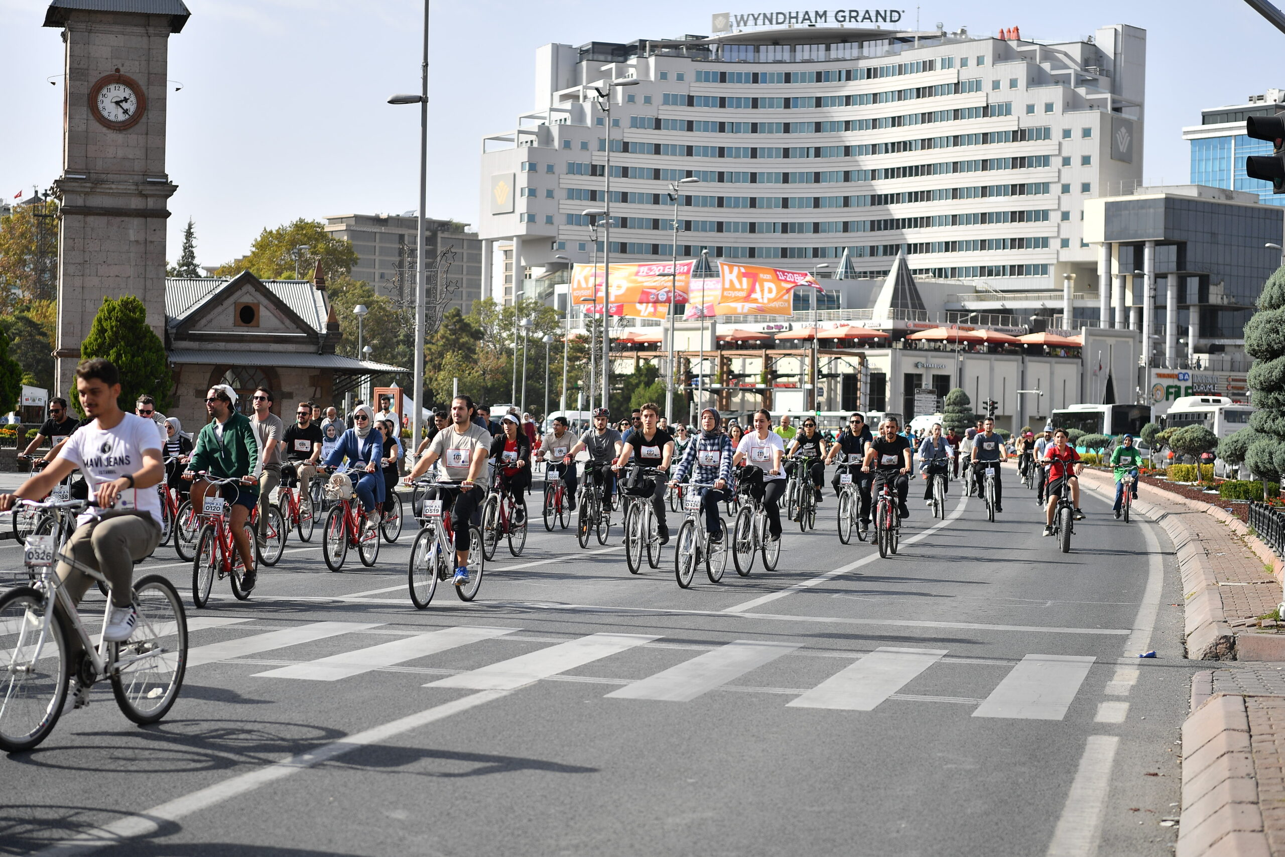 Doktorlar, Kayseri Büyükşehir Belediyesi ile sağlık için pedalladı