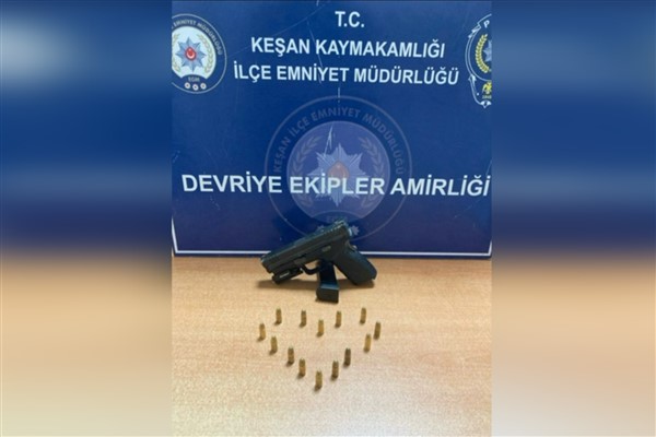 Edirne’de ruhsatsız tabanca ve fişek ele geçirildi