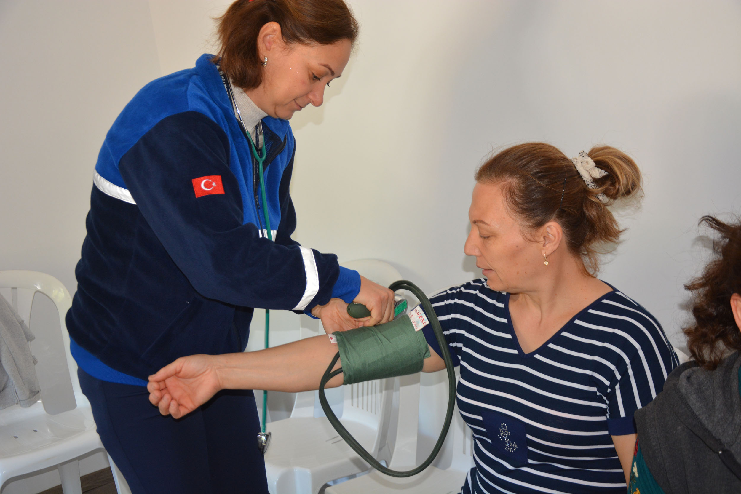 Muğla Büyükşehir Belediyesi meme kanseri farkındalığını artırmak amacıyla doktorlar eşliğinde