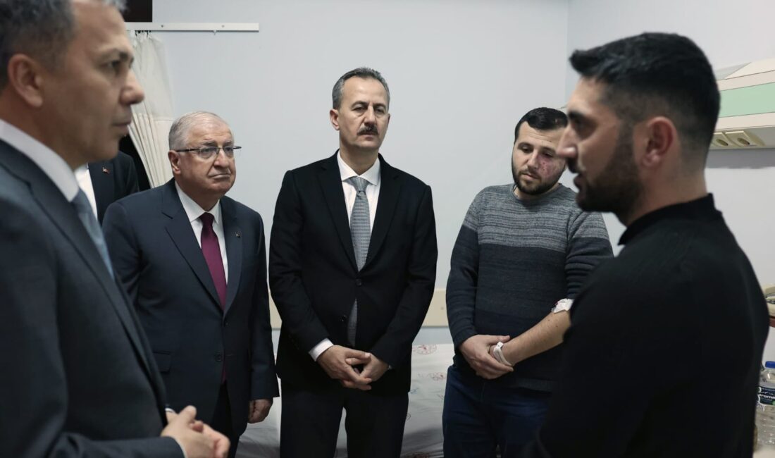 Milli Savunma Bakanı Yaşar Güler, Balıkesir'deki fabrika patlamasında yaralanan vatandaşları