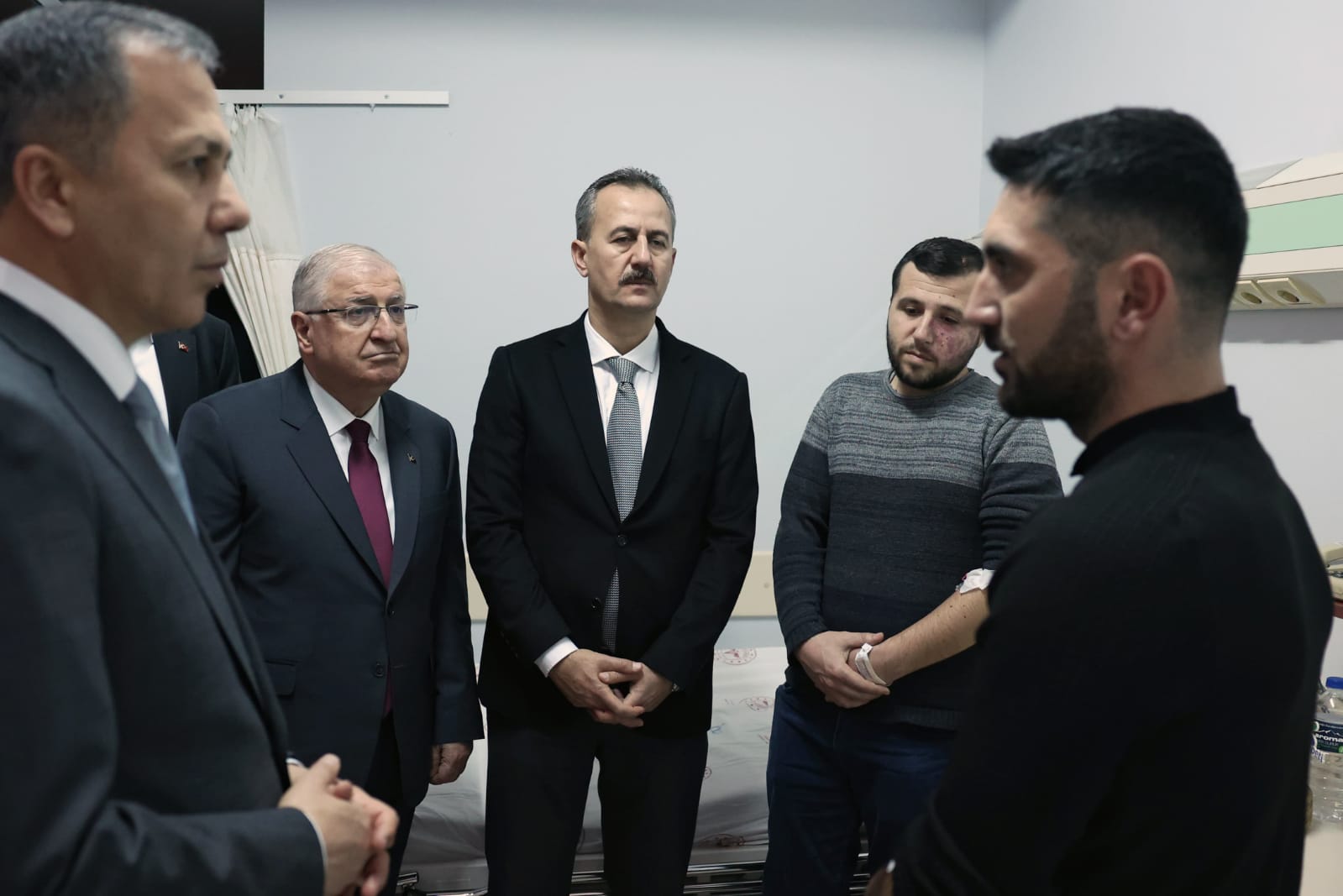 Milli Savunma Bakanı Yaşar Güler, Balıkesir'deki fabrika patlamasında yaralanan vatandaşları