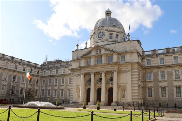 Dublin, 24 Aralık (Hibya) - İrlanda Başbakanı Simon Harris, Noel