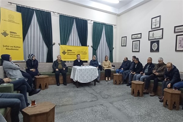 Karaman’da Öğretmen Akademileri kapsamında gerçekleştirilen Şehir ve Kültür Akademisi, Gazi