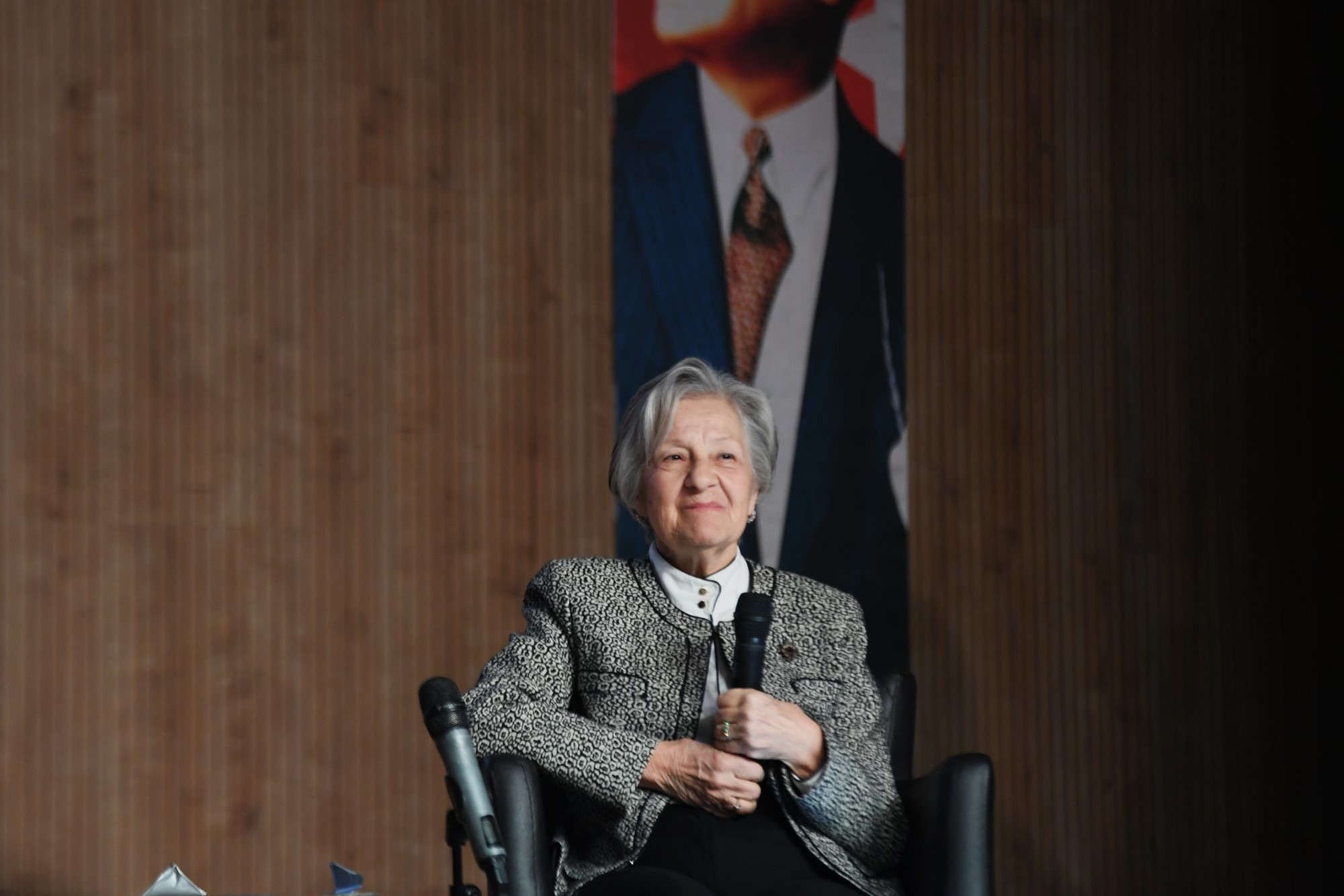 Bursa'nın ilk müzik öğretmeni Fethiye Sanlıkol, Osmangazi Belediyesi'nin düzenlediği programda