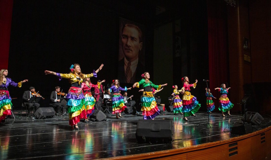 Bursa Büyükşehir Belediyesi Çalgıcı Mektebi Roman Orkestrası tarafından kuruluşunun 15.