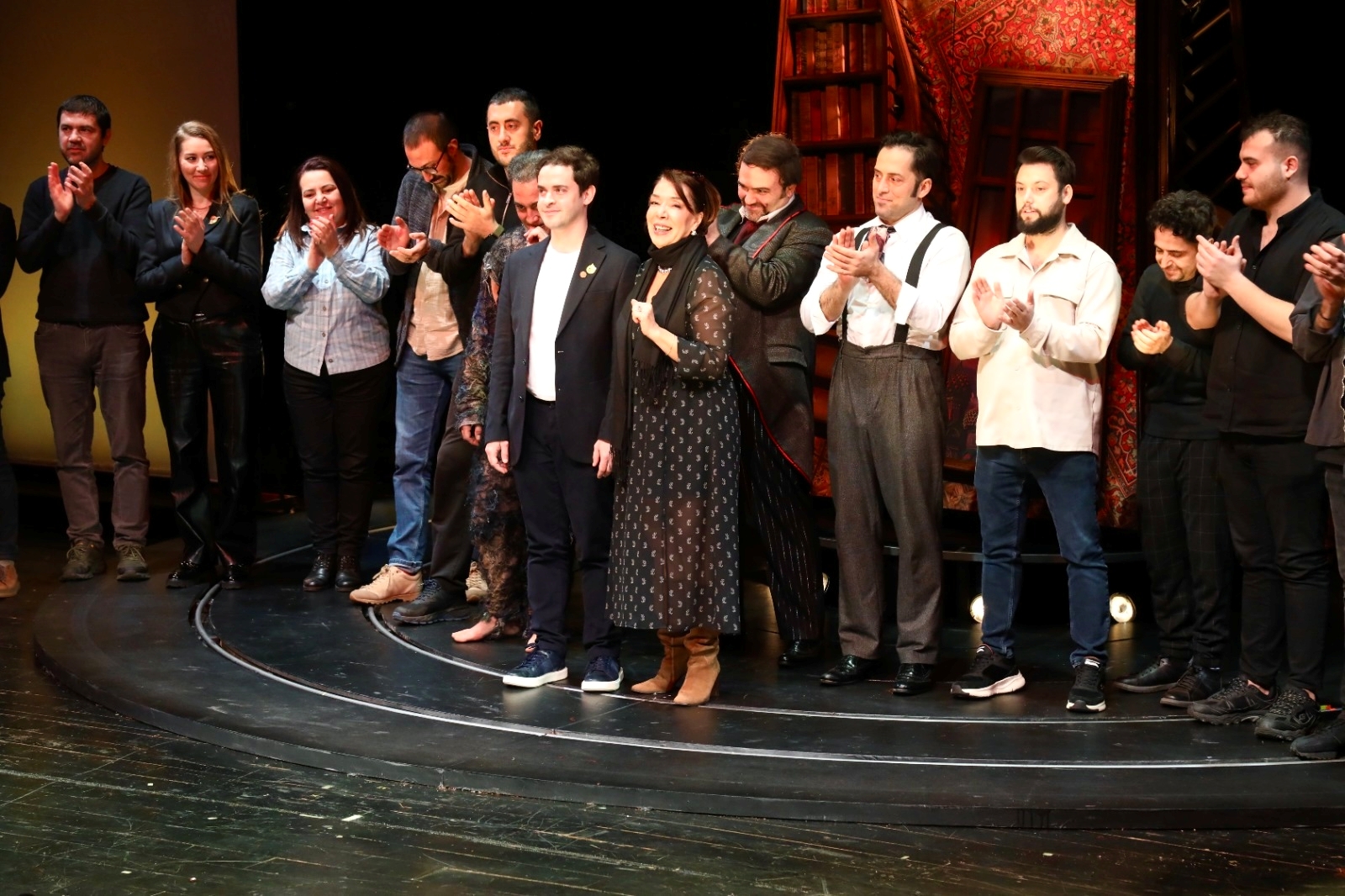 İstanbul Büyükşehir Belediyesi Şehir Tiyatroları tarafından Mihail Bulgakov’un insana dönüşen