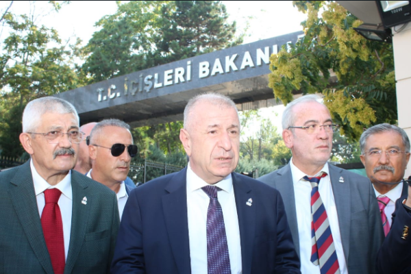Zafer Partisi Genel Başkanı Ümit Özdağ’ın, Cumhurbaşkanına hakaret iddiasıyla gözaltına