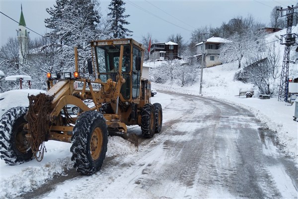 Gemlik Belediyesi ekipleri, ilçenin