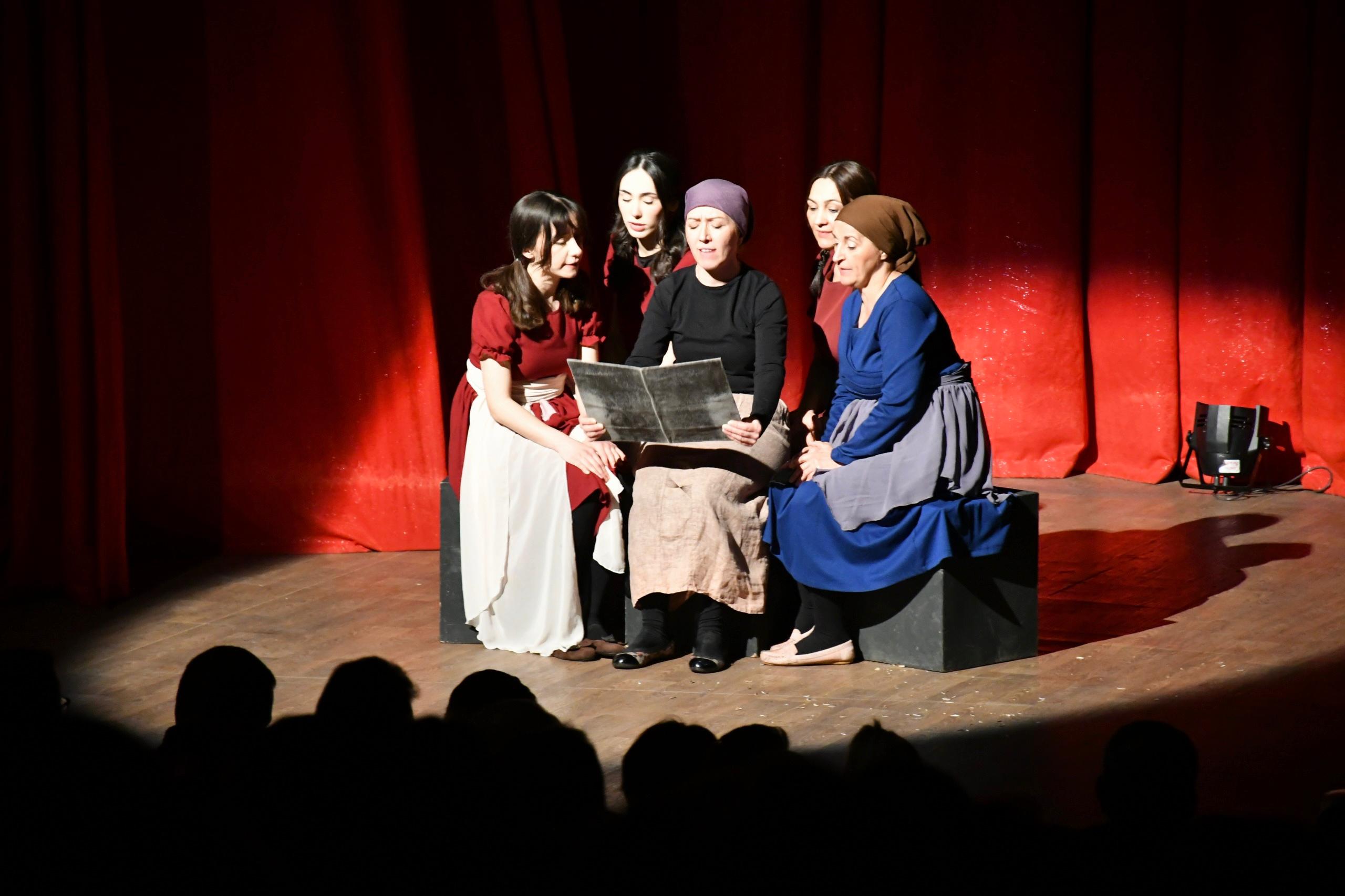 Giresun Belediye Şehir Tiyatrosu, Amasya Belediyesi’nin düzenlediği tiyatro turnesinde sergilediği