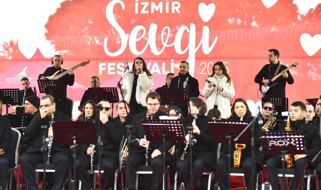 İzmir Büyükşehir Belediyesi tarafından Kültürpark’ta Sevgi Festivali düzenlendi.