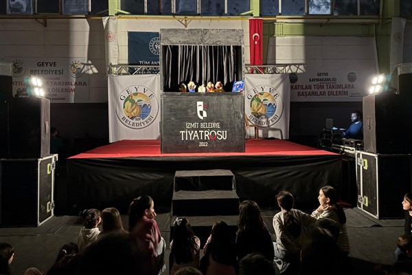 İzmit Belediye Tiyatrosu ve Gülümse Çocuk Tiyatrosu, Geyve Belediyesinin sömestr