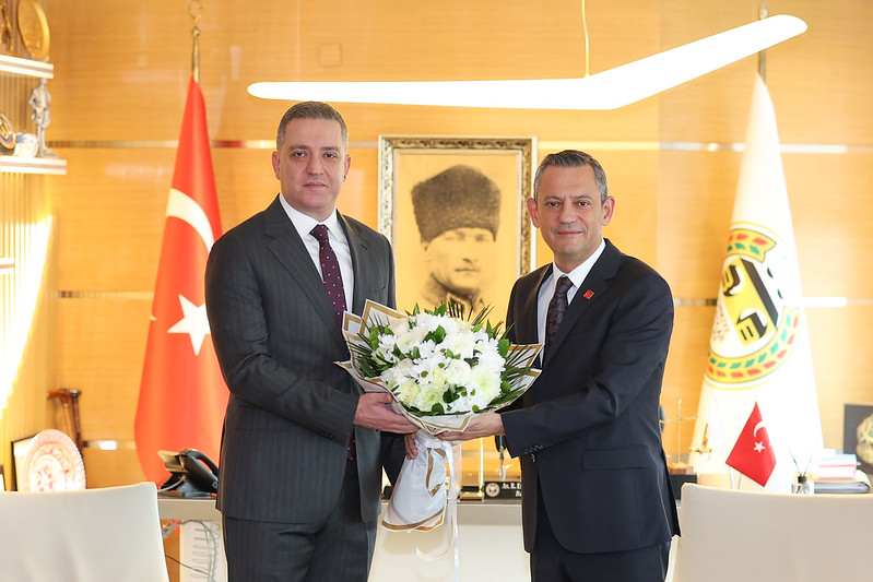 CHP Genel Başkanı Özgür Özel, Türkiye Barolar Birliği Başkanlığına yeniden