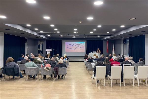 Bornova Belediyesi’nin geleneksel hale getirdiği Kent Söyleşileri, bu kez Sevgililer