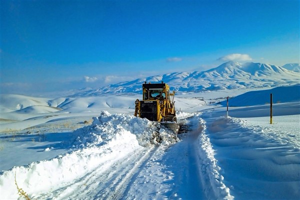 Van Büyükşehir Belediyesi karla