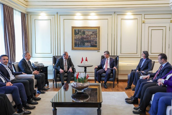 Cumhuriyet Halk Partisi (CHP) Genel Başkanı Özgür Özel, Saraçhane’deki İstanbul