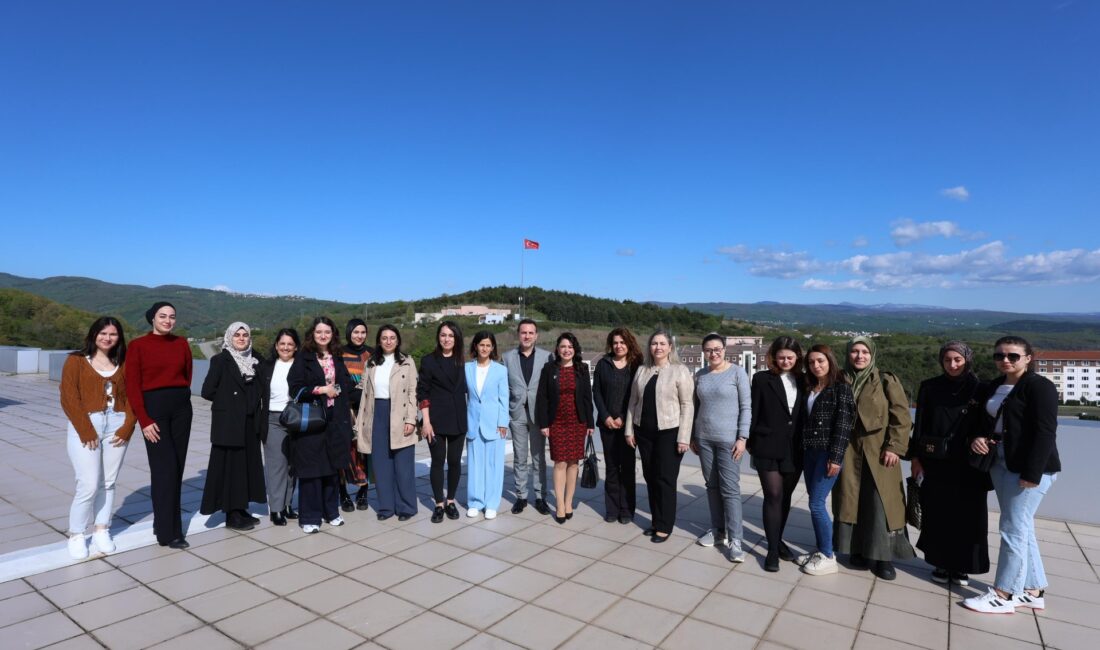 Düzce, 15 Nisan (Hibya) - Düzce Üniversitesi Arıcılık Araştırma Geliştirme