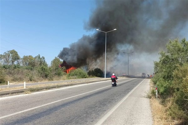 İzmir, 2 Temmuz (Hibya) - Selçuk-Kuşadası yolu üzerinde, Pamucak kavşağına