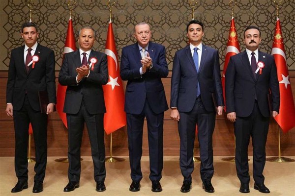 İçişleri Bakanı Ali Yerlikaya, kaymakamın; bulunduğu ilçede devletin vakarını temsil