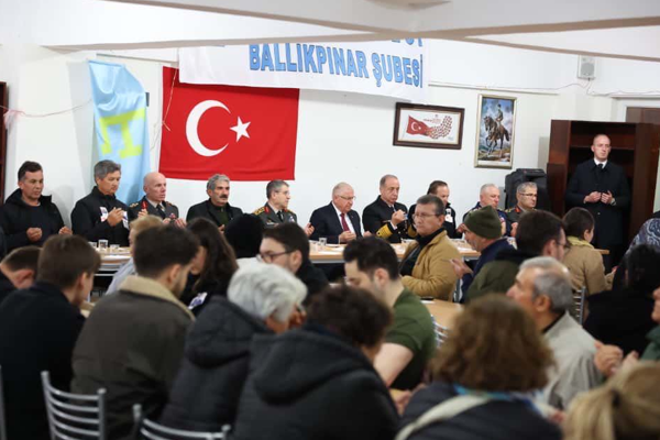 Milli Savunma Bakanı Yaşar Güler, C-130 tipi askeri kargo uçağının