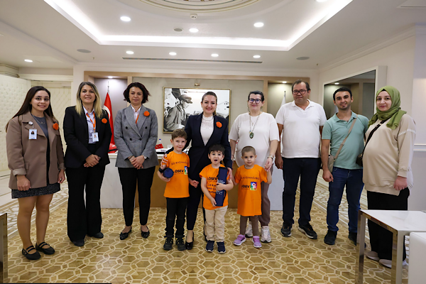 Antalya Büyükşehir Belediyesi Başkan Vekili Büşra Özdemir, Lösemili Çocuklar Farkındalık