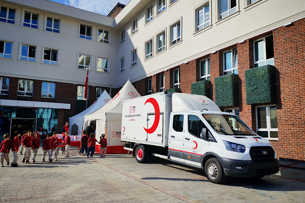 Kızılay Haftası kapsamında Çınar Koleji, öğrencilerinde gönüllülük bilinci ve toplumsal