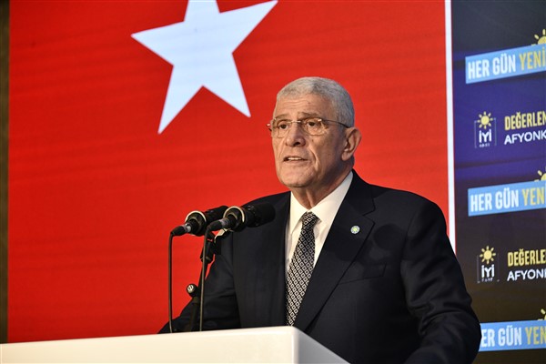 İYİ Parti Genel Başkanı Müsavat Dervişoğlu, hayatını kaybeden Türk müziği
