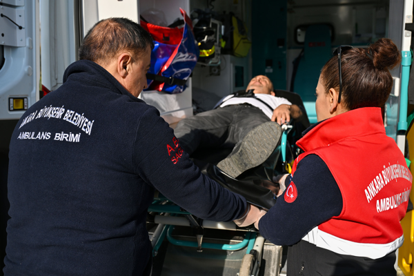 Ankara Büyükşehir Belediyesi’nin (ABB) başlattığı sağlık ulaşım hizmeti; 21 ambulans,