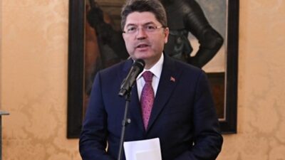 Adalet Bakanı Yılmaz Tunç, Gaziantep’teki kan bağışı kampanyasına katılan Büşra