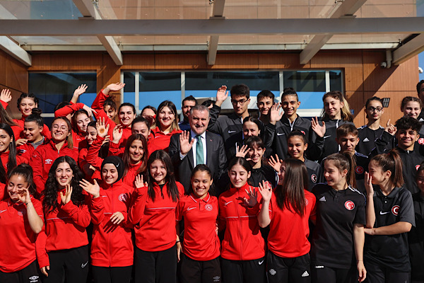 Gençlik ve Spor Bakanı Osman Aşkın Bak, Milli Sporcu Öğrenim