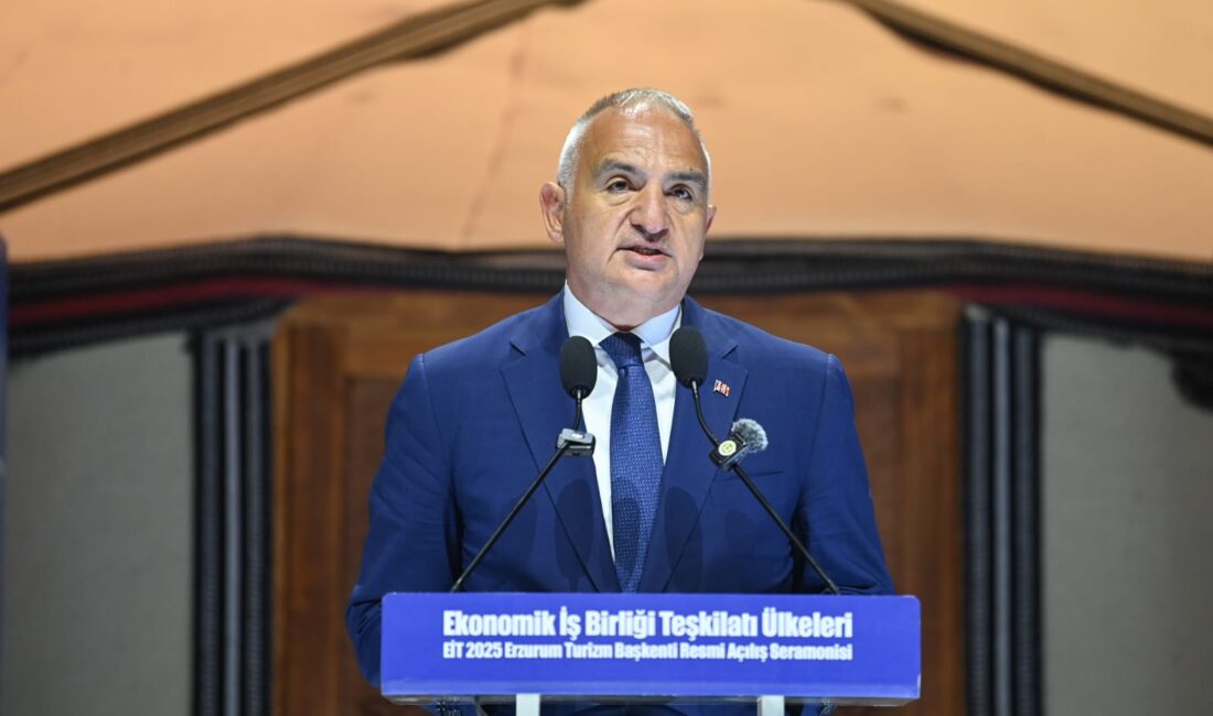 Kültür ve Turizm Bakanı Mehmet Nuri Ersoy, Antep işi nakışının,