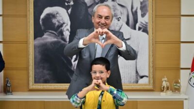 Kepez Belediye Başkanı Mesut Kocagöz, ilçedeki 97 okulda 20 bin