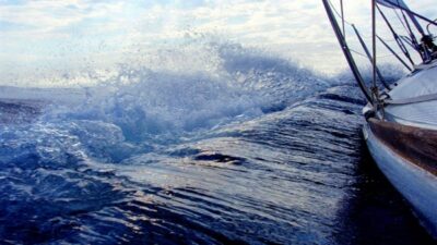Kıyı Emniyeti Genel Müdürlüğü, İstanbul Boğazı’nda makine arızası nedeniyle sürüklenen