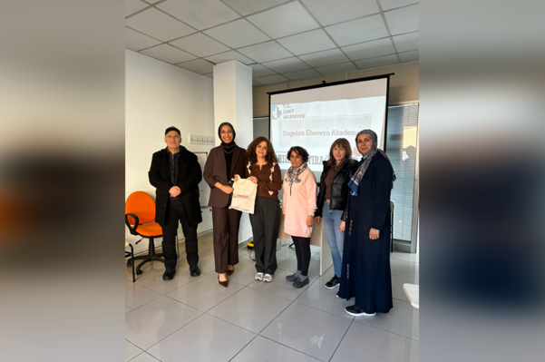 İzmit Belediyesi Engelsiz Ebeveyn Akademisi’nin yedinci hafta eğitiminde, özel gereksinimli