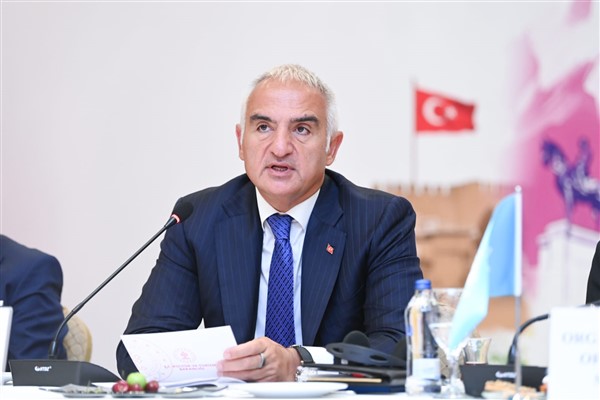 Kültür ve Turizm Bakanı Mehmet Nuri Ersoy, Üsküdar’daki Karacaahmet Sultan