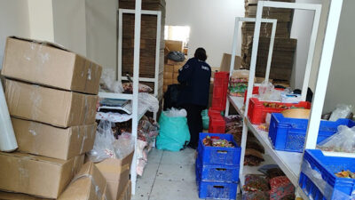 Esenyurt’ta yapılan denetimde hijyen kurallarına aykırı şekilde faaliyet gösteren ruhsatsız