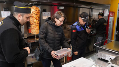 Isparta Belediyesi Zabıta Müdürlüğü ekipleri ve belediyeye bağlı gıda mühendisleri