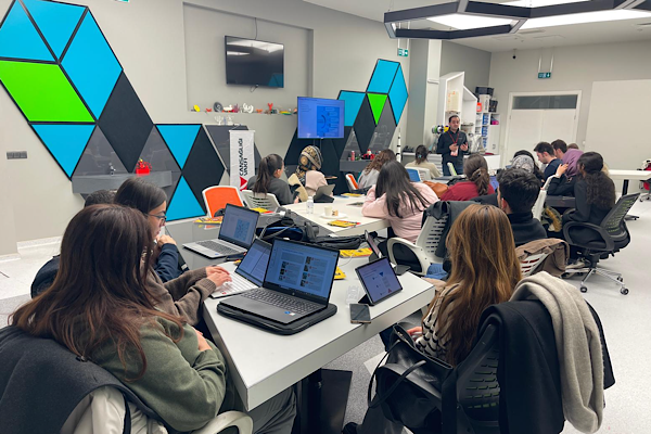 Kayseri Bilim Merkezi, sağlık alanında eğitim gören ve çalışan bireylere