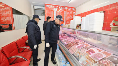 Küçükçekmece Belediyesi zabıta ekipleri, yılbaşı öncesinde pastane, fırın ve çeşitli