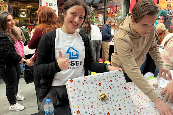 LÖSEV, lösemi ve kanser tedavisi gören çocukların yeni yıl dileklerini