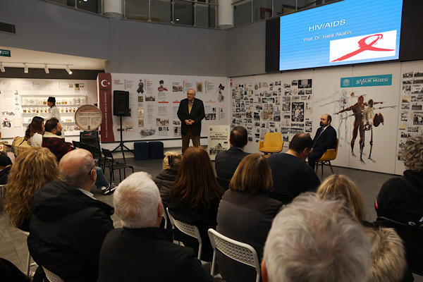 Nilüfer Belediyesi’nin düzenlediği sağlık buluşmasında HIV ve AIDS hastalıkları uzmanlar