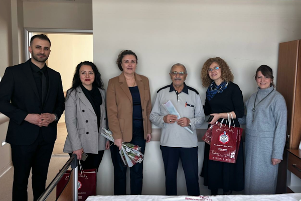 Orhangazi Belediyesi BüyükAile ekibi, Devlet Hastanesi’nde tedavi gören hastaları ziyaret
